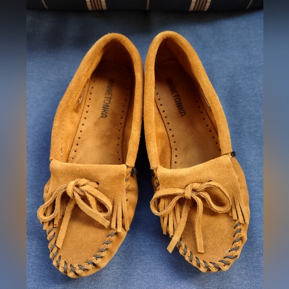 Minnetonka Shoes - Minnetonka Hard Sole size 6‎ Moccasins Brown